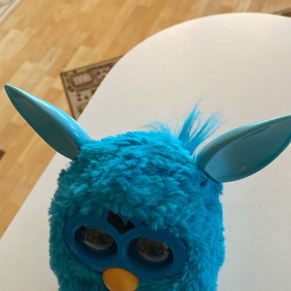 Furby from back in the day turquoise blue color talks - Picture 3 of 5